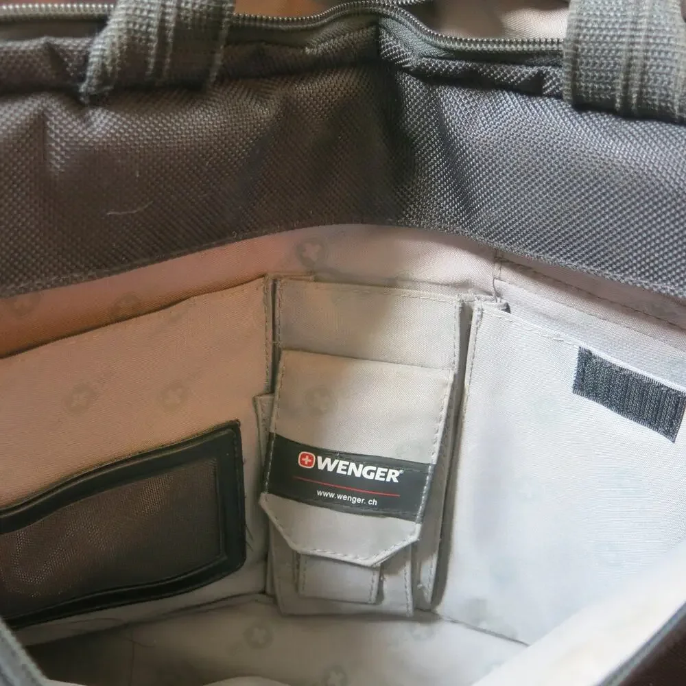 WENGER SWISS Laptop Messenger Briefcase Bag Pockets Straps Black School Travel